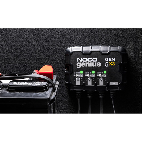 Chargeur de batterie embarqu&eacute; &agrave; 3 sorties de 15 amp&egrave;res Gen5X3 Genius Trail Hammer and Bolt