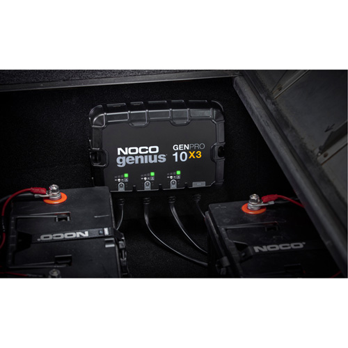 Chargeur de batterie embarqu&eacute; &agrave; 3 sorties de 30 amp&egrave;res GenPro10X3 Genius Trail Hammer and Bolt