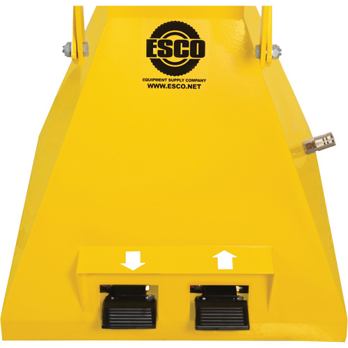&eacute;carteur pneumatique pour pneus de camionnettes et de camions l&eacute;gers Trail Hammer and Bolt