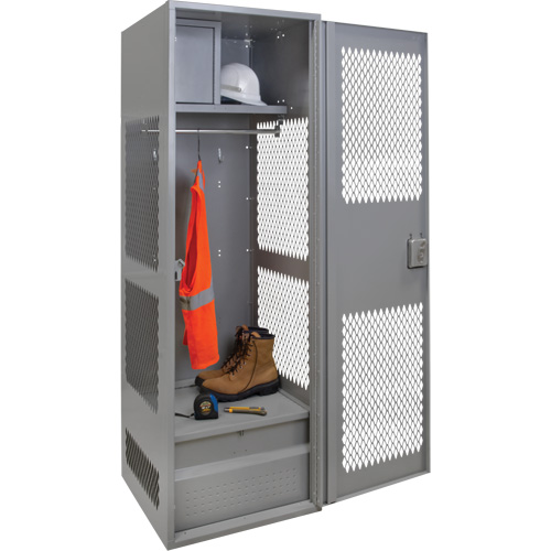 Casier pour &eacute;quipement avec porte, Acier, 24" la x 18" p x 72" h, Gris Trail Hammer and Bolt