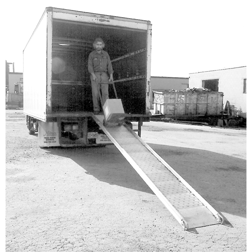 Passerelles en aluminium a/dessus perfor&eacute; &agrave; rainures, Capacit&eacute; de 1300 lb, 32" la x 14' lo Trail Hammer and Bolt