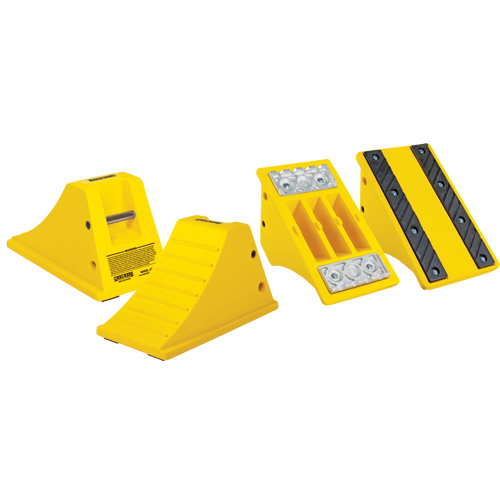 Cales-roue tout-terrain robustes, Polyur&eacute;thane, Jaune s&eacute;curit&eacute;, 11-1/4" la x 21" p x 12-1/4" h Trail Hammer and Bolt
