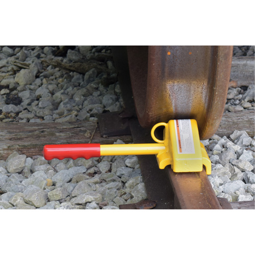 Single Rail Chock Trail Hammer and Bolt
