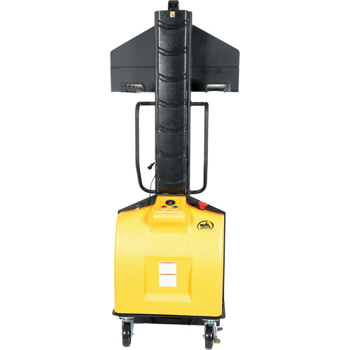 Gerbeur motoris&eacute; avec m&acirc;t &eacute;troit, Fonctionnement &eacute;lectrique, Capacit&eacute; 1500 lb, Lev&eacute;e max 63" Trail Hammer and Bolt