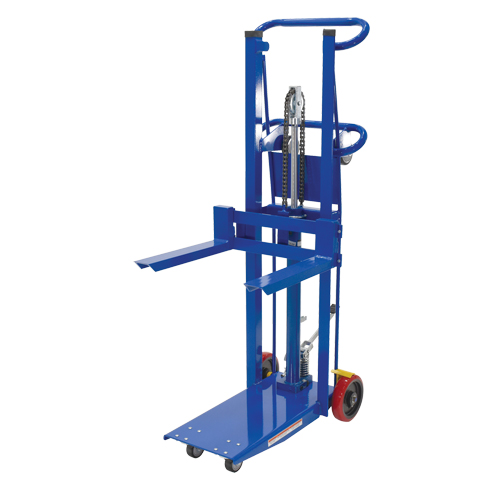 Empileur &agrave; plateforme, M&eacute;canisme Pompe au pied, Capacit&eacute; de 750 lb, Levage max de 52" Trail Hammer and Bolt