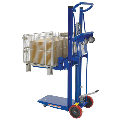 Empileur &agrave; plateforme, M&eacute;canisme Pompe au pied, Capacit&eacute; de 750 lb, Levage max de 52" Trail Hammer and Bolt