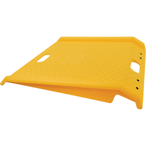 Rampe de trottoir portable en poly pour diable, Capacit&eacute; de 1000 lb, 27" la x 27" lo Trail Hammer and Bolt