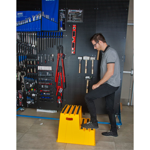 Escabeau industriel, 2 marches, 26" x 22-7/16" x Hauteur 19-11/16" Trail Hammer and Bolt