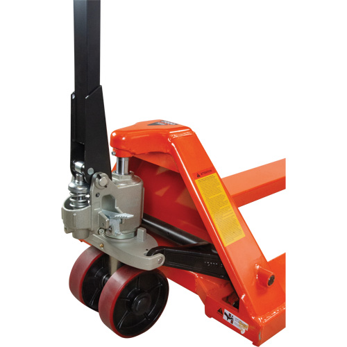 Transpalettes hydrauliques &agrave; fourche de 8', 96" lo x 27" la, capacit&eacute; 4400 lb Trail Hammer and Bolt