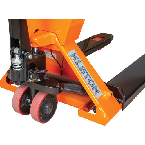Transpalette &agrave; balance num&eacute;rique, 44,5" lo x 27,75" la, Capacit&eacute; de 4400 lb Trail Hammer and Bolt
