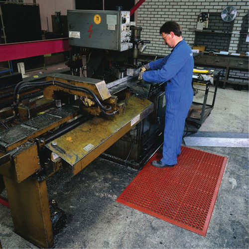 Tapis de s&eacute;rie Competitor, &agrave; fentes, 3' x 5' x 7/8", Orange, Caoutchouc naturel Trail Hammer and Bolt