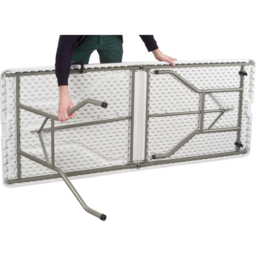 Table se pliant en deux, Rectangulaire, 72" l x 30" la, Poly&eacute;thyl&egrave;ne, Blanc Trail Hammer and Bolt