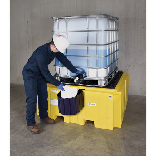 GRV Spill Pallet Plus sans drain, Capacit&eacute; de d&eacute;versement 365 gal. US, 62" x 62" x 28" Trail Hammer and Bolt