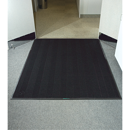 Tapis WaterHog Max Classic &agrave; motif chevrons, Essuie-pieds/grattoir, 6' x 8' x 3/8", Fum&eacute;e noire Trail Hammer and Bolt