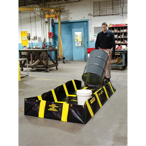 QuickBerm&reg; Containment Berm with Inside Wall Supports, 235 US gal. Capacity, 4' W x 8' L x 12" H, Snap-Up Bracket Trail Hammer and Bolt