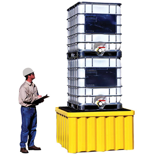 Palette antid&eacute;versement avec drain Ultra-IBC Spill Pallet , Capacit&eacute; de d&eacute;versement 400 gal. US, 58,75" x 58,75" x 33" Trail Hammer and Bolt