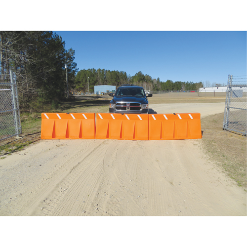 Barri&egrave;res de circulation, Rempli d'eau, 62,25 lo x 24" h, Orange Trail Hammer and Bolt