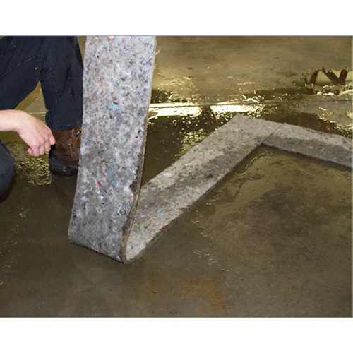 Spilltration Husky Strips, Oil Only, 64" x 8", 4 gal. Absorbancy Trail Hammer and Bolt