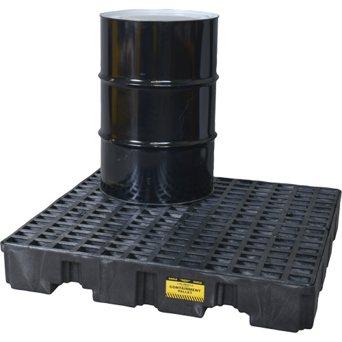 Palette de confinement des d&eacute;versements, Capacit&eacute; de d&eacute;versement 66 gal. US, 51,5'' x 51,5'' x 8" Trail Hammer and Bolt