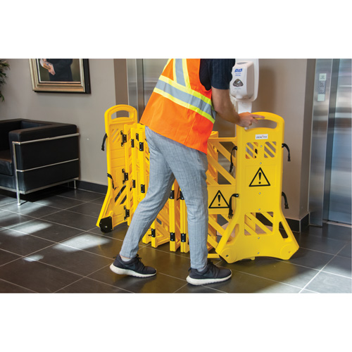 Barri&egrave;re mobile portative, 40" h x 13' lo, Jaune Trail Hammer and Bolt