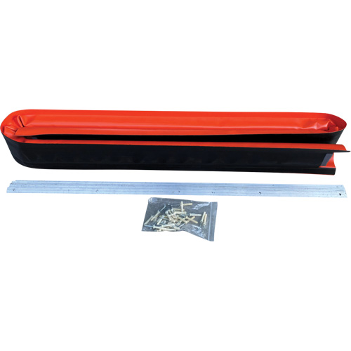 Ultra-Berm Builder Plus avec bandes de montage et ancrages Trail Hammer and Bolt