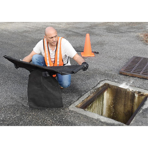 Bac de r&eacute;tention carr&eacute; Ultra-Drain Guard avec orifice de trop-plein, Huile & s&eacute;diments, 16" - 28" lo x 20" - 36" la Trail Hammer and Bolt