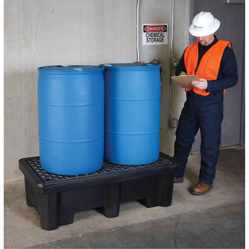 Ultra-Spill Pallet mod&egrave;le &eacute;conomique, 2 barils, Capacit&eacute; de d&eacute;versement 66 gal. US, 53" x 29" x 16,5" Trail Hammer and Bolt