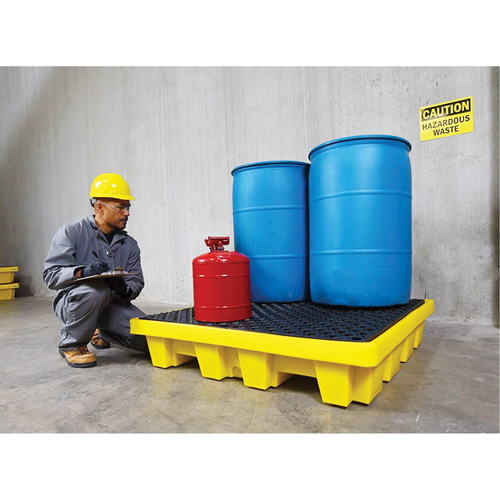 Ultra-Spill Pallet emboitable, 4 barils, Capacit&eacute; de d&eacute;versement 66 gal. US, 51" x 51" x 10" Trail Hammer and Bolt