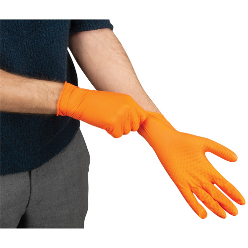 Gants d'examen de poids lourd &agrave; prise tactile, Grand, Nitrile, 8 mils, Sans poudre, Orange, Classe 2 Trail Hammer and Bolt