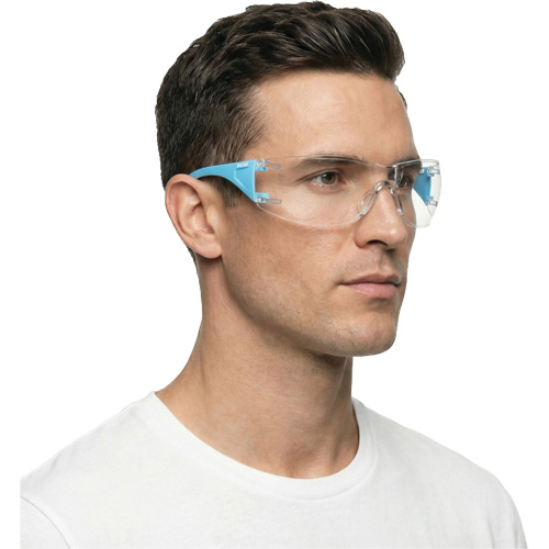 Lunettes de s&eacute;curit&eacute; bleu/blanc Adapt Lite, Lentille Transparent, Antibu&eacute;e/Anti-&eacute;gratignures, ANSI Z87+/R&eacute;pond ou surpasse la norme CSA Z94.3 Trail Hammer and Bolt