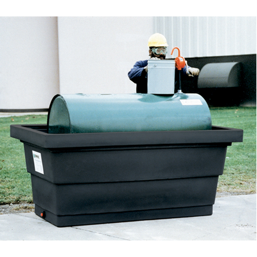 Unit&eacute; de confinement Poly-Tank 275 avec drain, 82,3" lo x 45" la x 35,3" h, 275 gal. US Capacit&eacute; Trail Hammer and Bolt