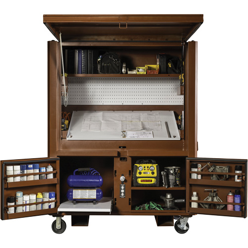 Coffre de chantier et surface de travail sur le terrain, 33" la x 63" p x 80" h, Acier, Rouge Trail Hammer and Bolt