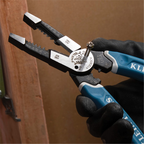 Outil polyvalent Klein-Kurve pour d&eacute;nuder, couper et sertir les fils, 8-1/4" lo, 8 - 20 AWG Trail Hammer and Bolt