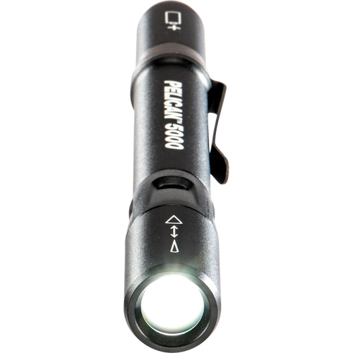 Lampe de poche, DEL, 202 lumens, Piles AAA Trail Hammer and Bolt