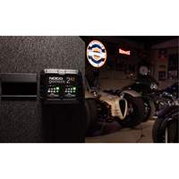 Chargeur de batterie 2 sorties de 4 A Genius 2X2 Trail Hammer and Bolt