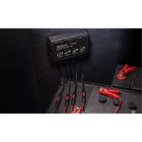 Chargeur de batterie 4 sorties de 8 A Genius 2X4 Trail Hammer and Bolt
