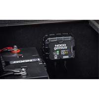 Chargeur de batterie embarqu&eacute; &agrave; 1 sortie de 10 amp&egrave;res GenPro10X1 Genius Trail Hammer and Bolt