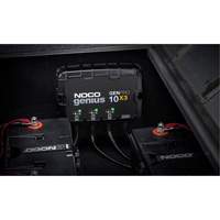 Chargeur de batterie embarqu&eacute; &agrave; 3 sorties de 30 amp&egrave;res GenPro10X3 Genius Trail Hammer and Bolt