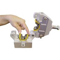 Sertisseuse pour tuyau de climatiseur Trail Hammer and Bolt