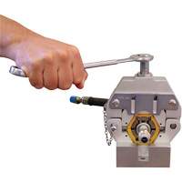 Sertisseuse pour tuyau de climatiseur Trail Hammer and Bolt