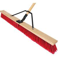 Balai-brosse &agrave; manche renforc&eacute;, 36", Moyen, Soies PVC Trail Hammer and Bolt