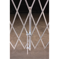 Barri&egrave;res de s&eacute;curit&eacute; galvanis&eacute;es repliables, Repliable simple fixe, 4' lo x 6' h d&eacute;ploy&eacute; Trail Hammer and Bolt
