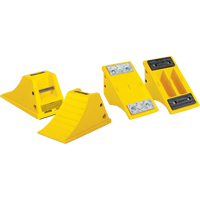 Cales-roue tout-terrain robustes, Polyur&eacute;thane, Jaune, 8-1/2" la x 15-1/2" p x 8-1/4" h Trail Hammer and Bolt