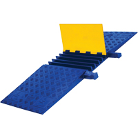 Protecteur de c&acirc;ble ADA/DDA robuste Yellow Jacket, 5 canaux, 18" lo x 50" la x 1,875" h Trail Hammer and Bolt