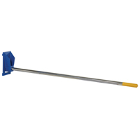 Fl&egrave;che de chariot &eacute;l&eacute;vateur pour tapis, 108-1/2" longueur, Install&eacute; sur tablier, Capacit&eacute; de 2500 lb Trail Hammer and Bolt
