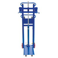 Empileur &agrave; plateforme, M&eacute;canisme Pompe au pied, Capacit&eacute; de 750 lb, Levage max de 52" Trail Hammer and Bolt