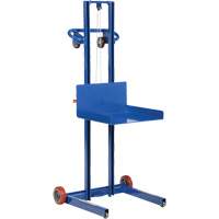 Plateforme &eacute;l&eacute;vatrice &agrave; profil bas pour charge l&eacute;g&egrave;re, M&eacute;canisme Treuil manuel, Capacit&eacute; de 400 lb, Levage max de 55" Trail Hammer and Bolt