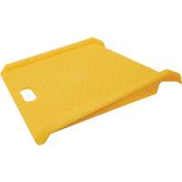 Rampe de trottoir portable en poly pour diable, Capacit&eacute; de 1000 lb, 27" la x 27" lo Trail Hammer and Bolt