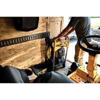 Trousse tondeuse &agrave; gazon sans balais sans fil XR 2X20V MAX*, Pouss&eacute;e, &agrave; pile, Largeur de coupe 21" Trail Hammer and Bolt
