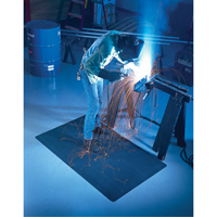 Tapis WeldSafe No 447, Caoutchouc, 75' lo, 4' la x 9/16" &eacute;pais, Noir Trail Hammer and Bolt